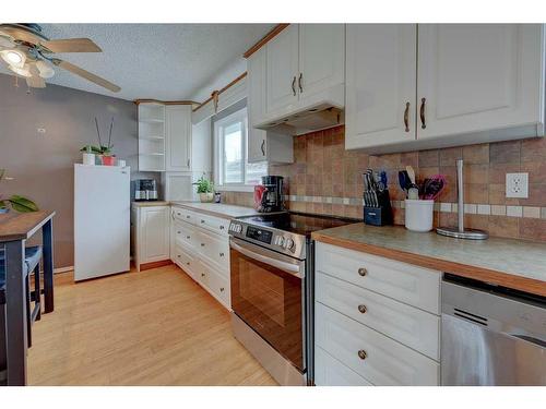 38 Wishart Street, Red Deer, AB - Indoor Photo Showing Kitchen