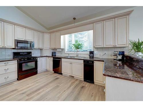 28 Duval Close, Red Deer, AB - Indoor Photo Showing Kitchen