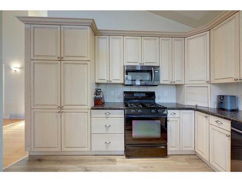 28 Duval Close, Red Deer, AB - Indoor Photo Showing Kitchen