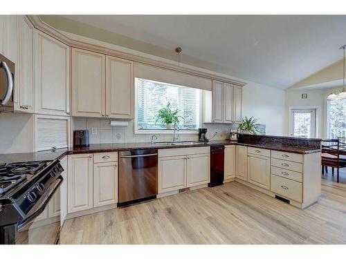 28 Duval Close, Red Deer, AB - Indoor Photo Showing Kitchen