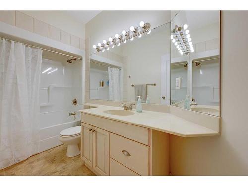 28 Duval Close, Red Deer, AB - Indoor Photo Showing Bathroom