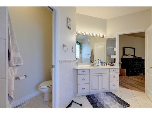 28 Duval Close, Red Deer, AB - Indoor Photo Showing Bathroom