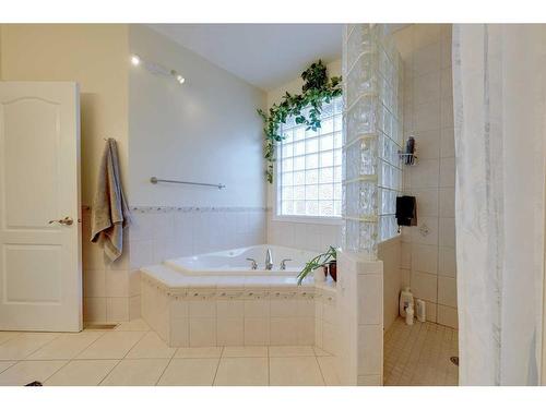 28 Duval Close, Red Deer, AB - Indoor Photo Showing Bathroom