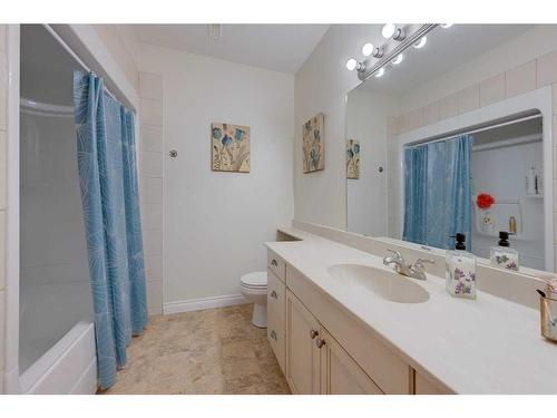 28 Duval Close, Red Deer, AB - Indoor Photo Showing Bathroom