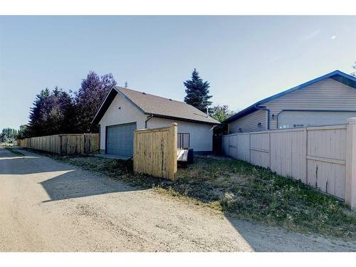 28 Duval Close, Red Deer, AB - Outdoor