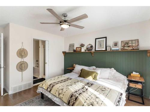 46117 Hwy 854, Rural Camrose County, AB - Indoor Photo Showing Bedroom