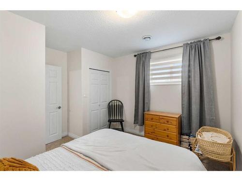 46117 Hwy 854, Rural Camrose County, AB - Indoor Photo Showing Bedroom