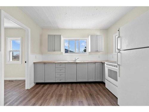 46117 Hwy 854, Rural Camrose County, AB - Indoor Photo Showing Kitchen