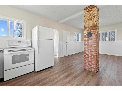 46117 Hwy 854, Rural Camrose County, AB - Indoor Photo Showing Kitchen