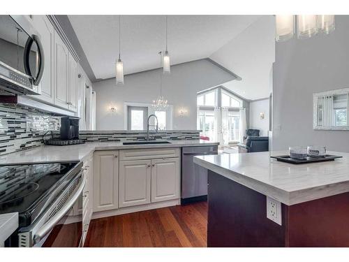 148 Iverson Close, Red Deer, AB - Indoor Photo Showing Kitchen With Upgraded Kitchen