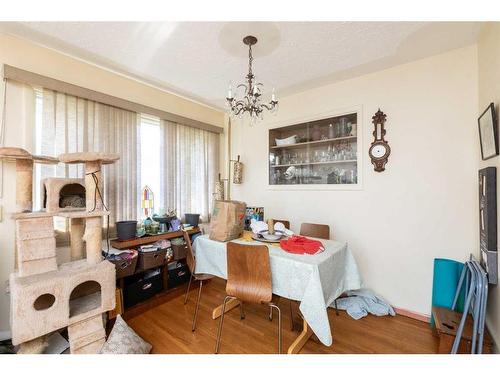 3928 43 Avenue, Red Deer, AB - Indoor Photo Showing Dining Room