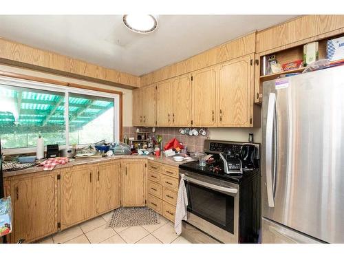 3928 43 Avenue, Red Deer, AB - Indoor Photo Showing Kitchen