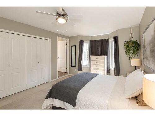 14-27501 Township Road 374, Rural Red Deer County, AB - Indoor Photo Showing Bedroom