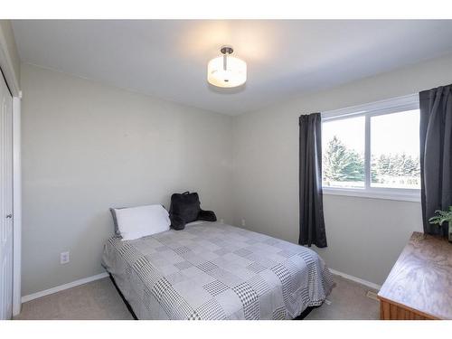 14-27501 Township Road 374, Rural Red Deer County, AB - Indoor Photo Showing Bedroom