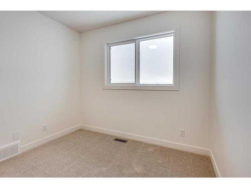 26 Lake Street, Rural Red Deer County, AB - Indoor Photo Showing Other Room