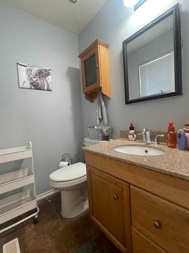 4626 Victoria Avenue, Coronation, AB - Indoor Photo Showing Bathroom