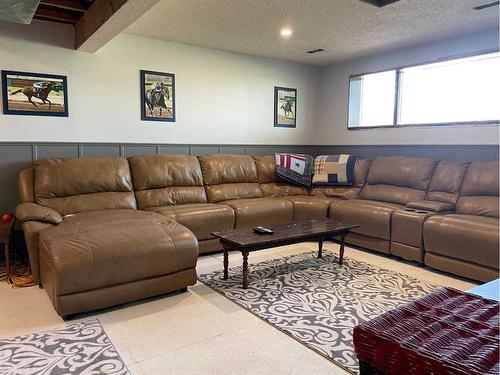 4626 Victoria Avenue, Coronation, AB - Indoor Photo Showing Living Room