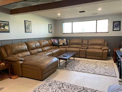 4626 Victoria Avenue, Coronation, AB - Indoor Photo Showing Living Room