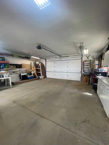 4626 Victoria Avenue, Coronation, AB - Indoor Photo Showing Garage