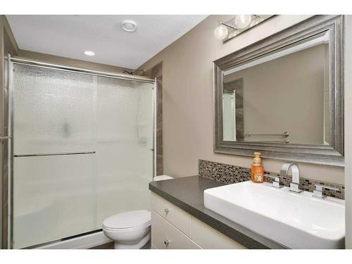 137 Sutherland Close, Red Deer, AB - Indoor Photo Showing Bathroom