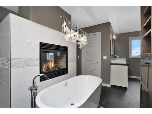 137 Sutherland Close, Red Deer, AB - Indoor Photo Showing Bathroom