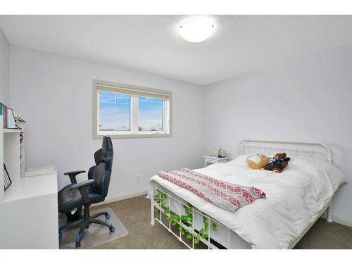 137 Sutherland Close, Red Deer, AB - Indoor Photo Showing Bedroom