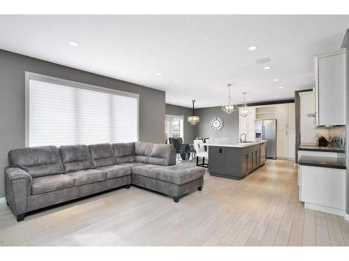 137 Sutherland Close, Red Deer, AB - Indoor Photo Showing Living Room