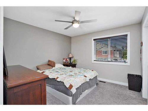 8-4716 College Avenue, Lacombe, AB - Indoor Photo Showing Bedroom