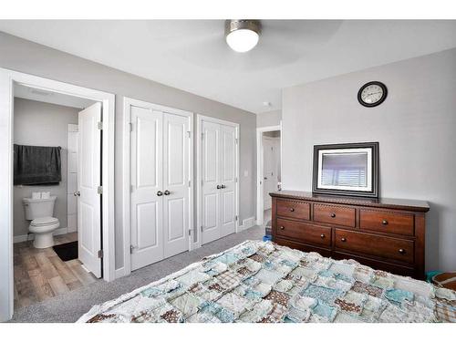 8-4716 College Avenue, Lacombe, AB - Indoor Photo Showing Bedroom