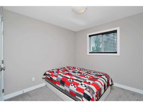 8-4716 College Avenue, Lacombe, AB - Indoor Photo Showing Bedroom