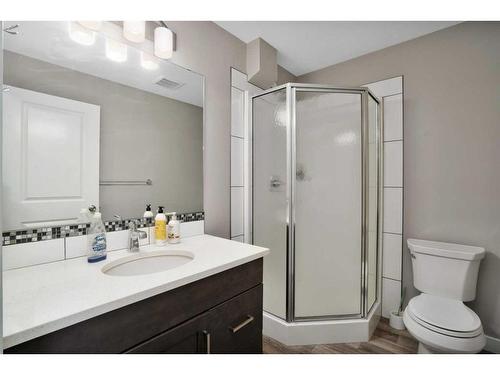 8-4716 College Avenue, Lacombe, AB - Indoor Photo Showing Bathroom