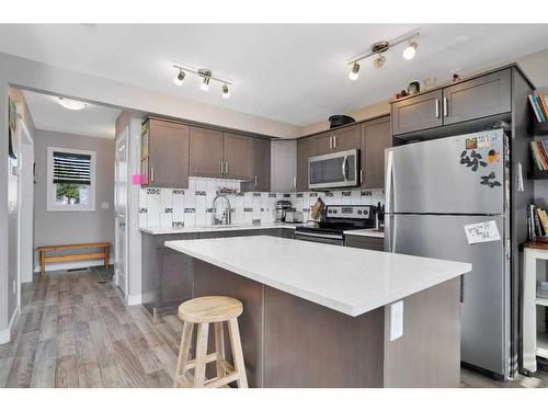 8-4716 College Avenue, Lacombe, AB - Indoor Photo Showing Kitchen