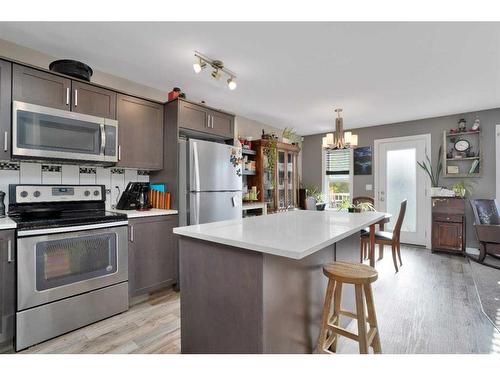 8-4716 College Avenue, Lacombe, AB - Indoor Photo Showing Kitchen