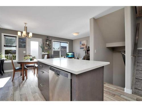 8-4716 College Avenue, Lacombe, AB - Indoor Photo Showing Kitchen