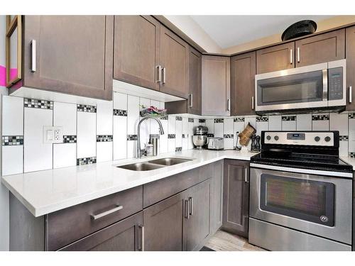 8-4716 College Avenue, Lacombe, AB - Indoor Photo Showing Kitchen With Double Sink