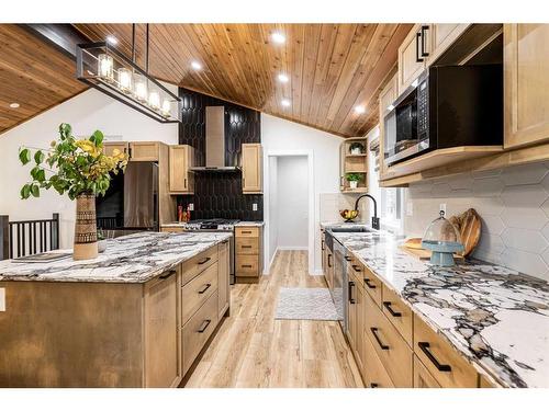 38277 Range Road 264, Rural Red Deer County, AB - Indoor Photo Showing Kitchen With Upgraded Kitchen