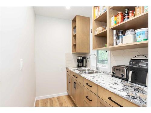 38277 Range Road 264, Rural Red Deer County, AB - Indoor Photo Showing Kitchen With Double Sink