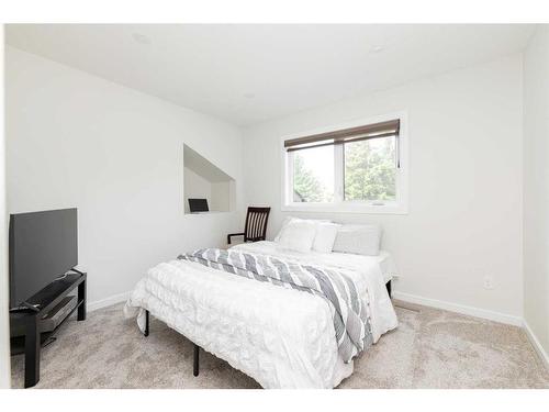 38277 Range Road 264, Rural Red Deer County, AB - Indoor Photo Showing Bedroom