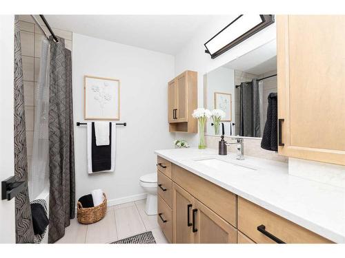 38277 Range Road 264, Rural Red Deer County, AB - Indoor Photo Showing Bathroom