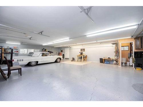 38277 Range Road 264, Rural Red Deer County, AB - Indoor Photo Showing Garage