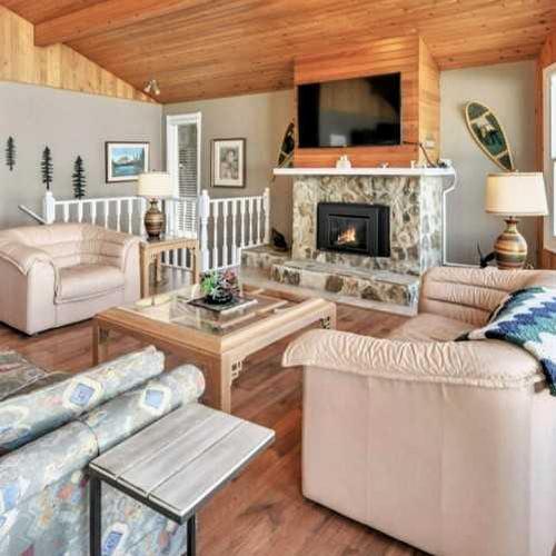 27 Parkland Crescent, Parkland Beach, AB - Indoor Photo Showing Living Room With Fireplace