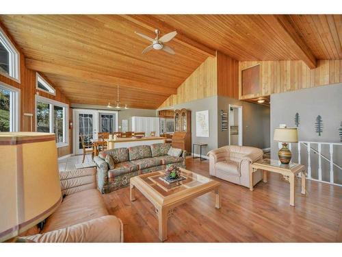 27 Parkland Crescent, Parkland Beach, AB - Indoor Photo Showing Living Room