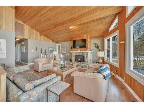 27 Parkland Crescent, Parkland Beach, AB - Indoor Photo Showing Living Room With Fireplace