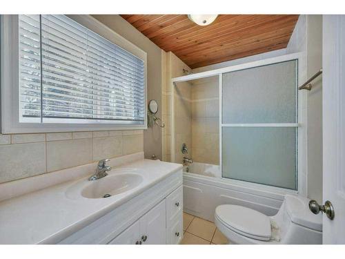 27 Parkland Crescent, Parkland Beach, AB - Indoor Photo Showing Bathroom