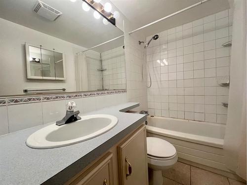 201-5812 61 Street, Red Deer, AB - Indoor Photo Showing Bathroom