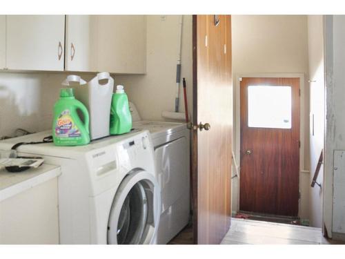 4840 48 Street, Hardisty, AB - Indoor Photo Showing Laundry Room