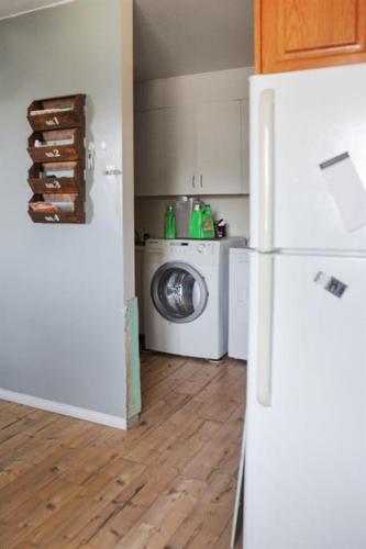 4840 48 Street, Hardisty, AB - Indoor Photo Showing Laundry Room