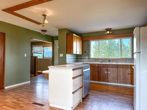 45466 Range Road 180, Rural Camrose County, AB - Indoor Photo Showing Kitchen With Double Sink