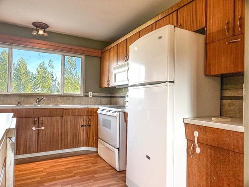 45466 Range Road 180, Rural Camrose County, AB - Indoor Photo Showing Kitchen