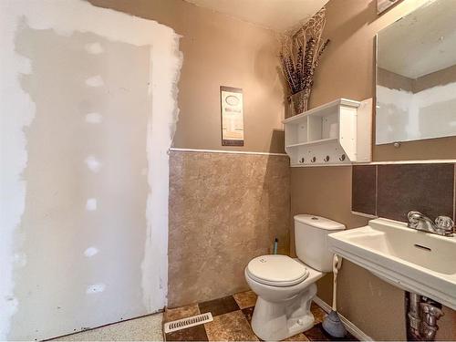 45466 Range Road 180, Rural Camrose County, AB - Indoor Photo Showing Bathroom